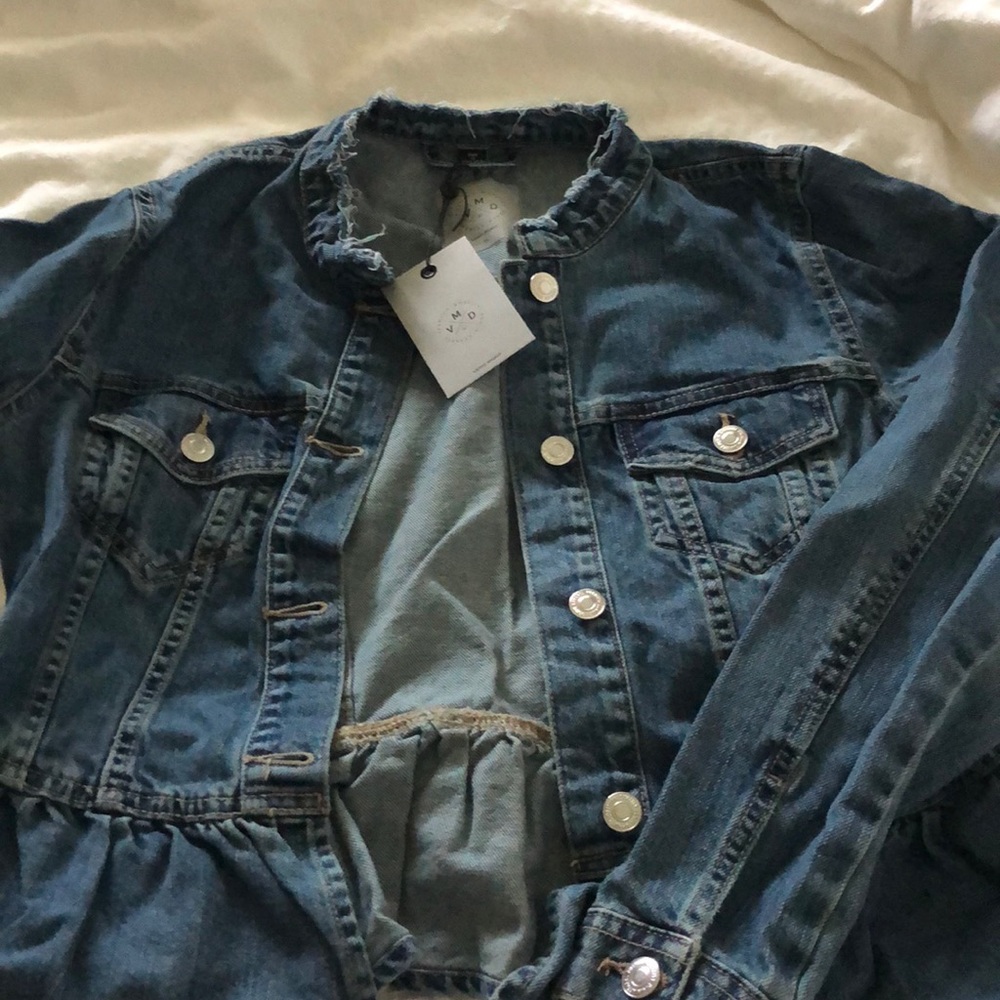 Cutest denim  cropped w ruffled bottom new w tags